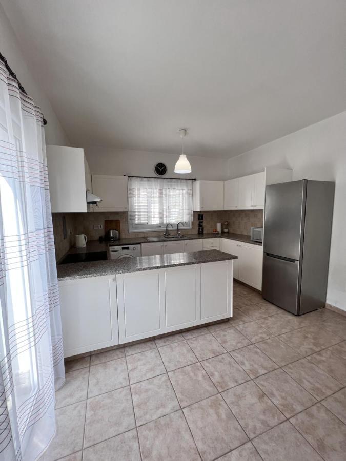 Pafia Sunbeach Townhouse Пафос Екстериор снимка