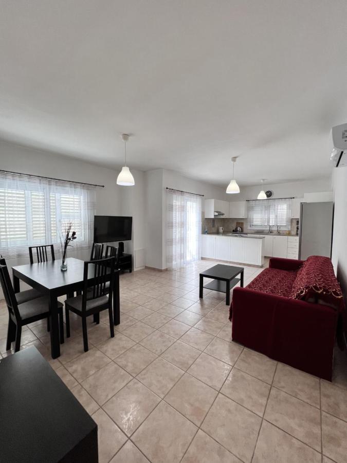 Pafia Sunbeach Townhouse Пафос Екстериор снимка