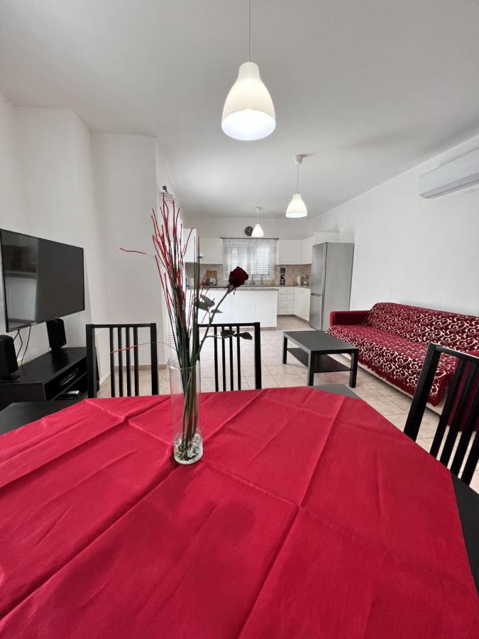 Pafia Sunbeach Townhouse Пафос Екстериор снимка