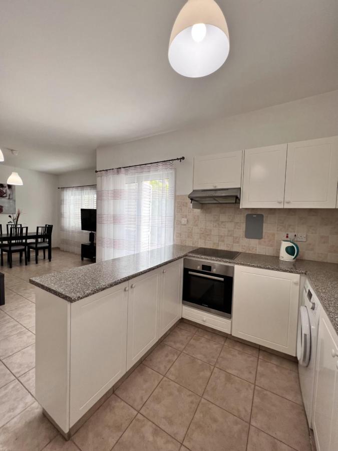 Pafia Sunbeach Townhouse Пафос Екстериор снимка