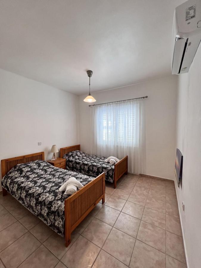 Pafia Sunbeach Townhouse Пафос Екстериор снимка